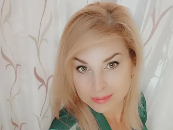 AnikaBlond, 44yo cam performer
