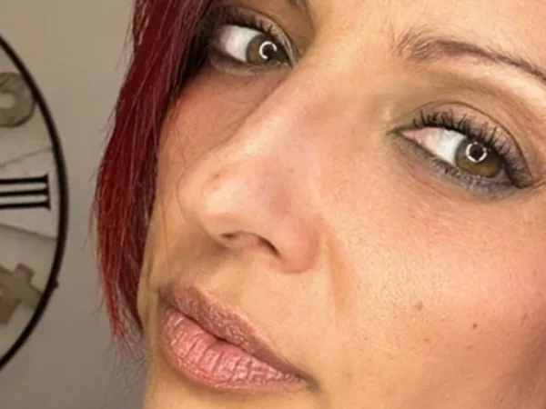 c277980, 40yo cam performer